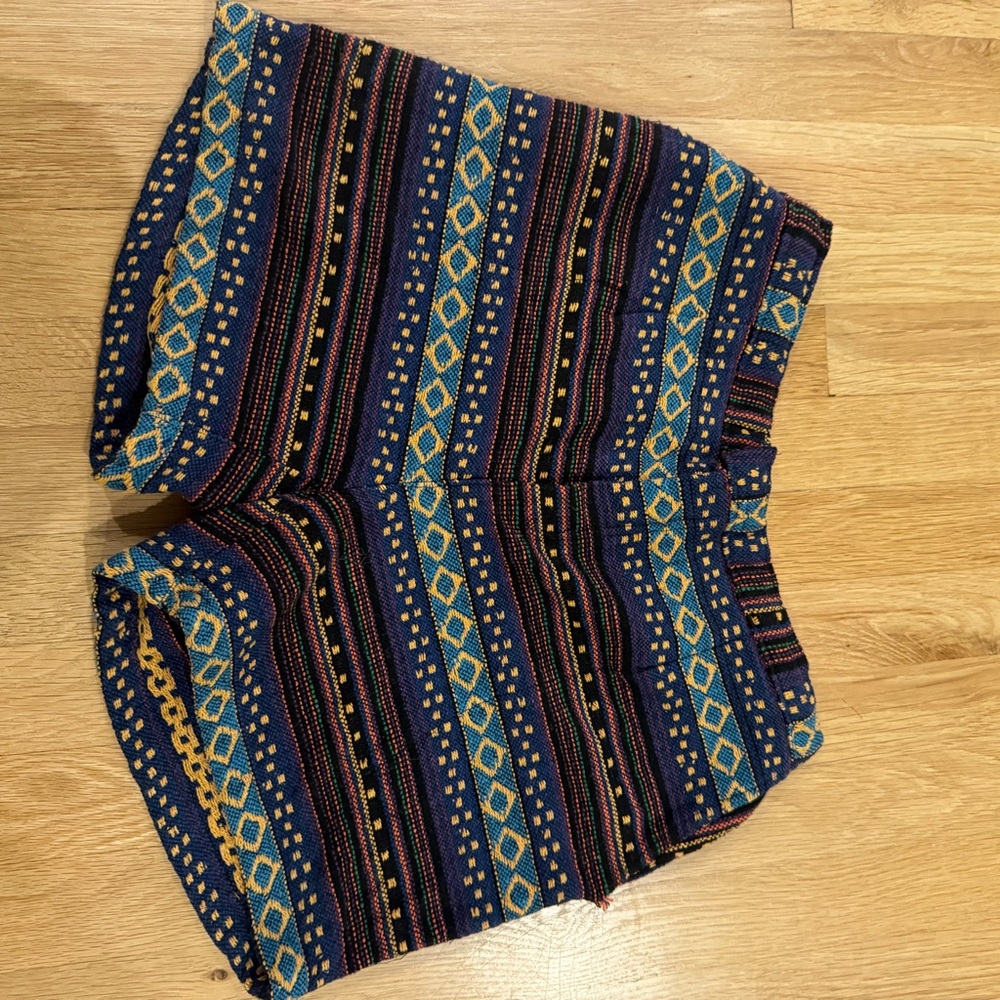 Wai Handwoven Ethnic Patterned Shorts - Size L